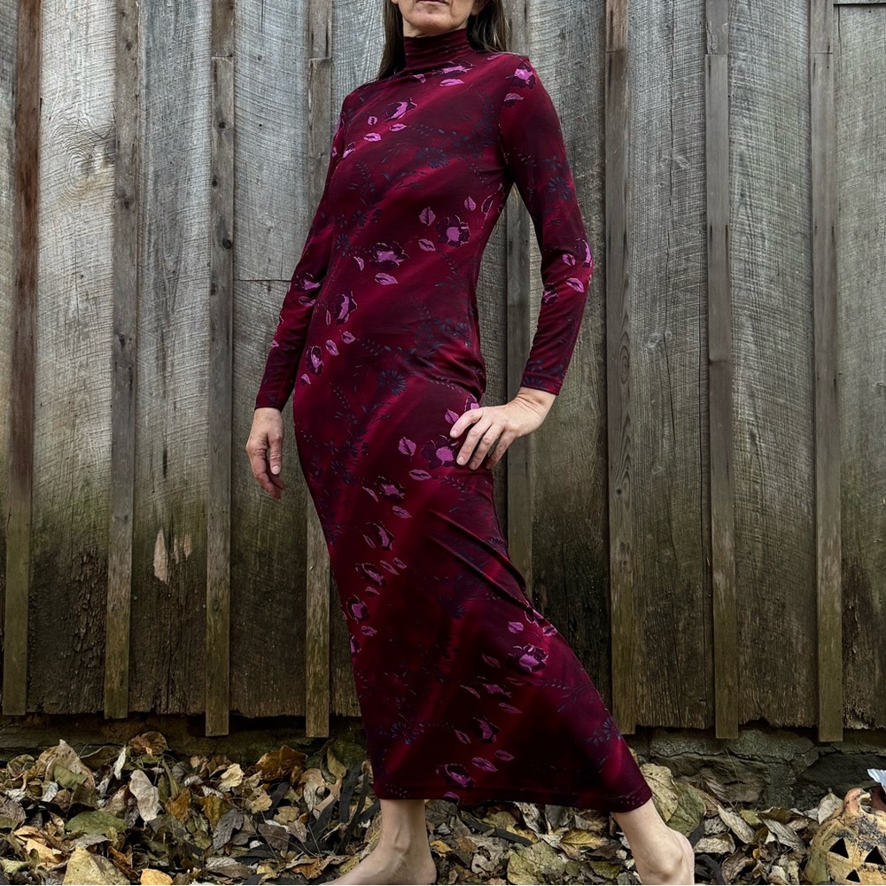VTG Sleek and Stretchy Long Sleeve Maxi Dress